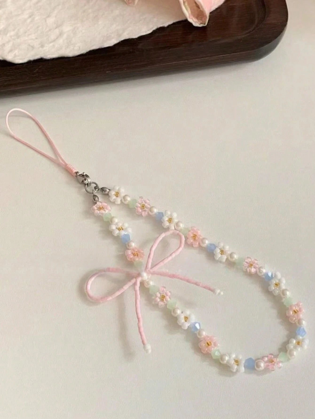 Y2K Cute Bowknot Flower Beaded Phone Lanyard Simplicity Short Phone Strap Style Phone Earphones Backpack Camera Chain Pendant Accessories Gifts For Mother, Family, Friends, Birthday, Holiday Phone Cha