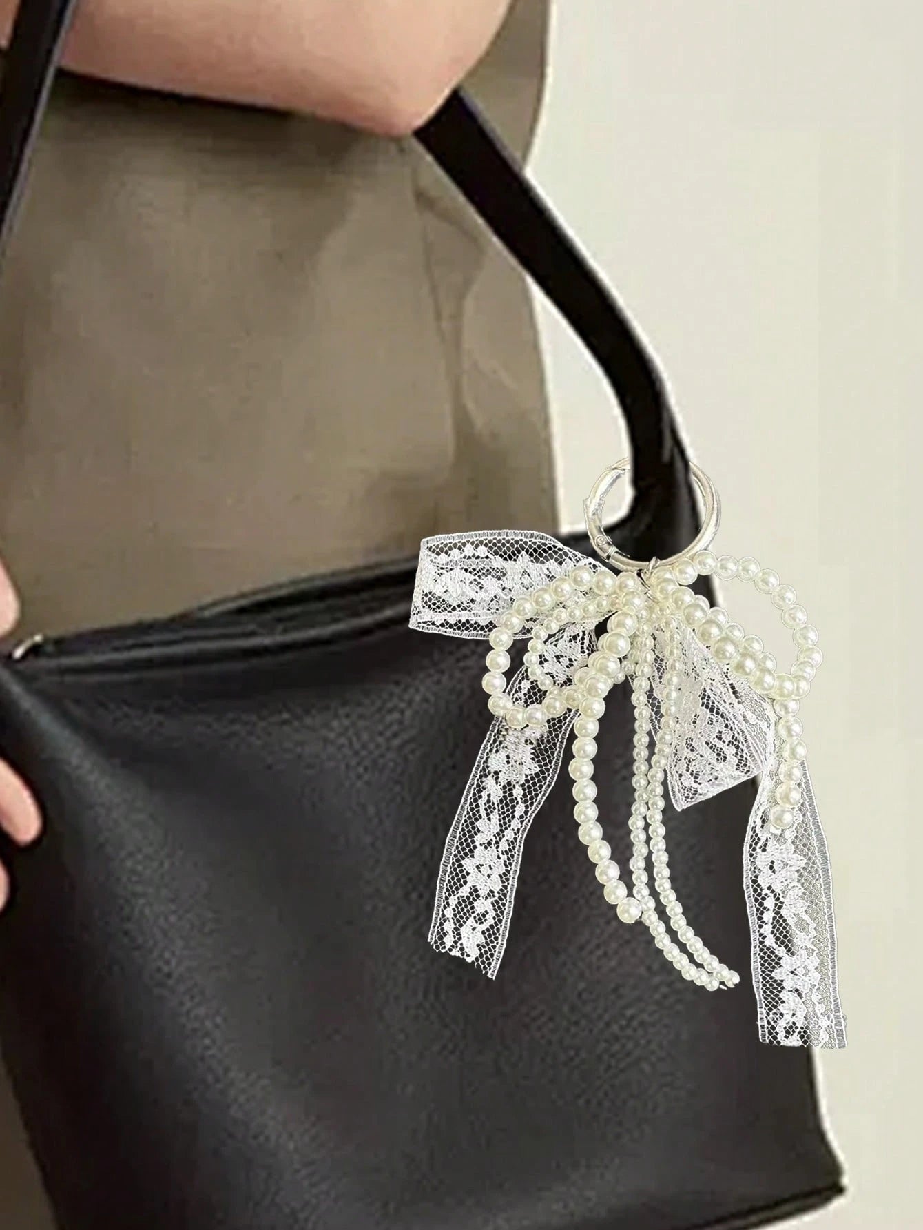 Y2K Cute Minimalist Fashion Beaded Pearl Bow, Bow Ribbon, Multi-Functional DIY Keychain/Bag Charm Set, Suitable For Couples, Women, Girls And Best Friends For Daily Wear. An Ideal Gift For Holidays.